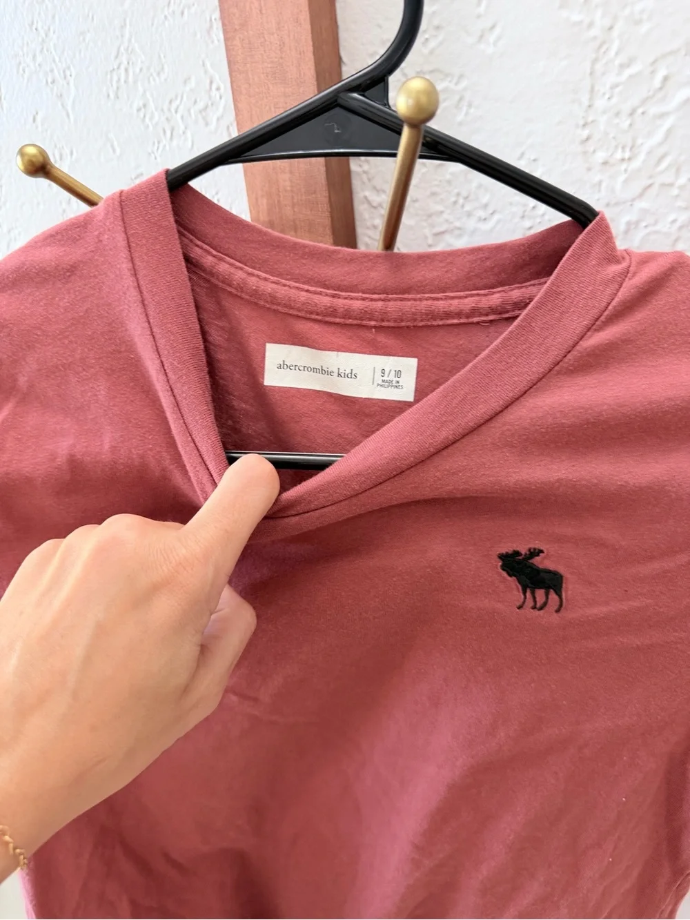 abercrombie boys kids crew tee in dusty rose with black moose